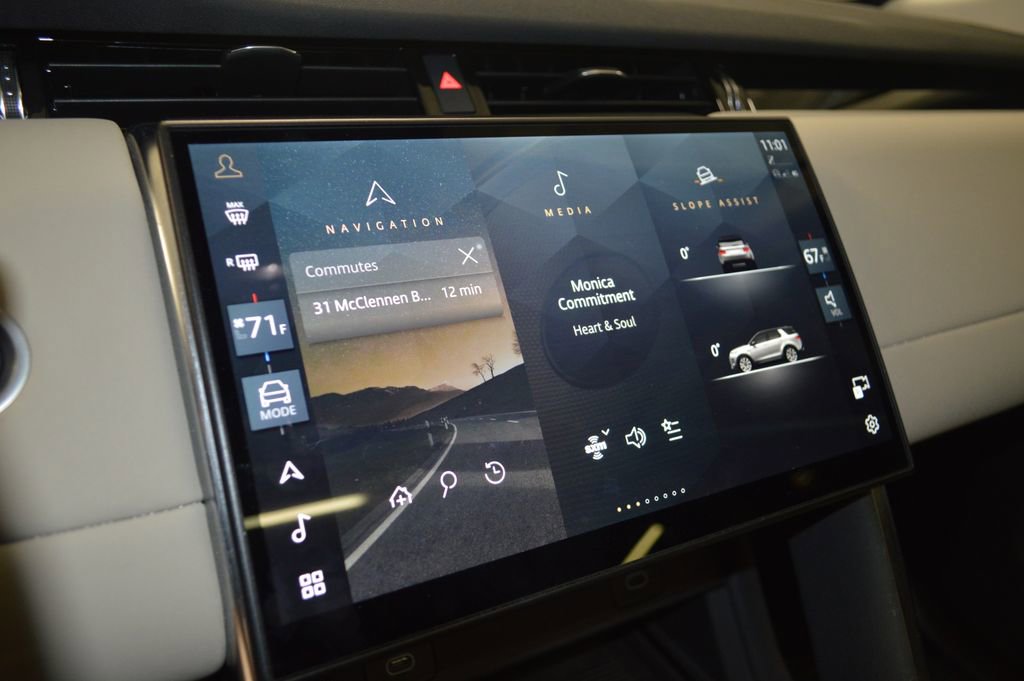 Used 2025 Land Rover Discovery Sport S image 30