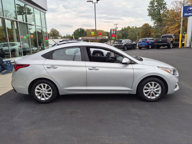 Used 2020 Hyundai Accent SEL FWD image 2
