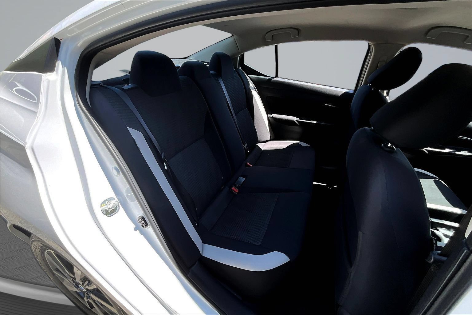 Used 2022 Nissan Versa SV FWD image 23