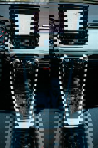 Used 2021 Toyota RAV4 XLE image 20