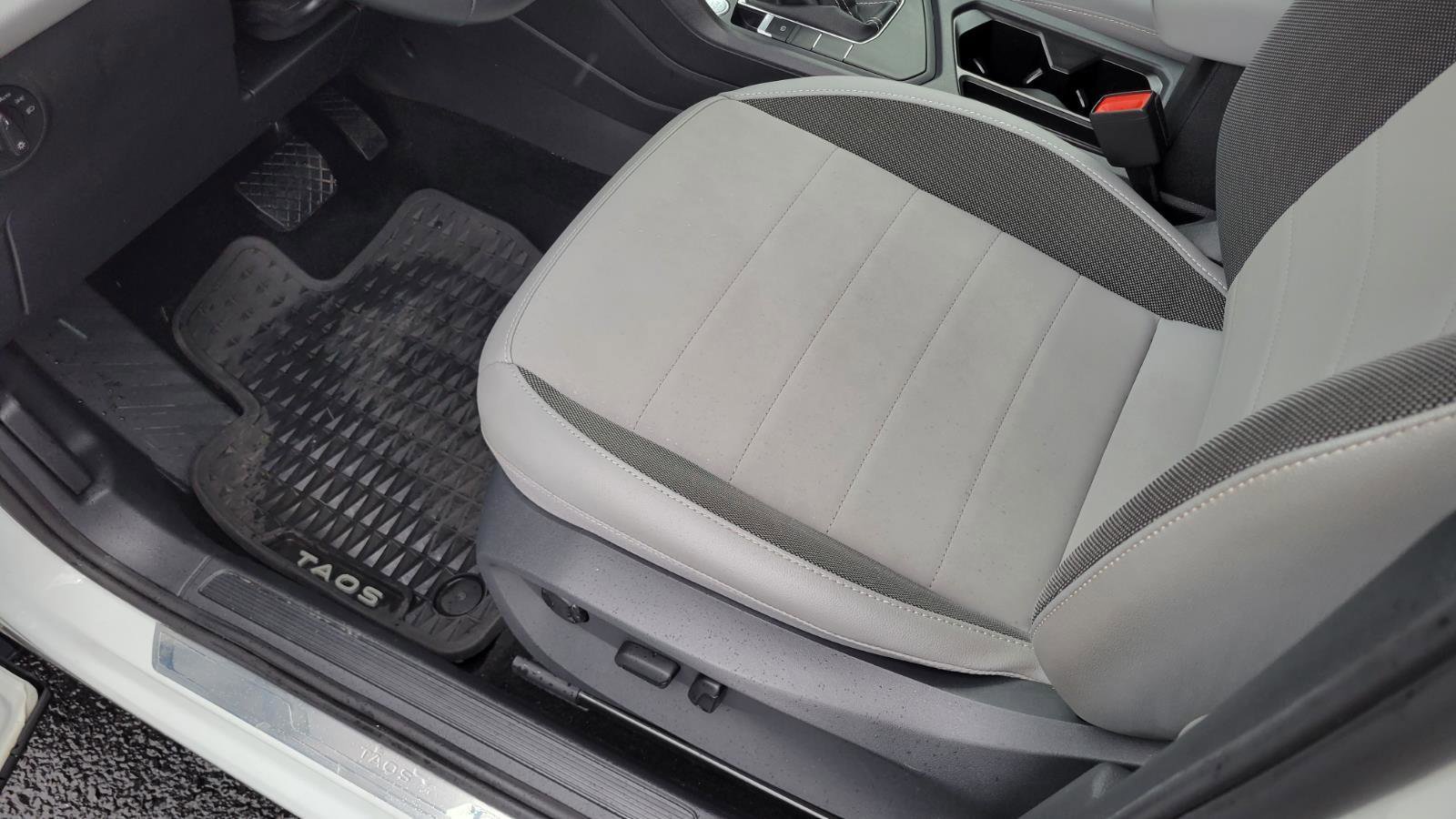 Used 2022 Volkswagen Taos SE w/ Panoramic Sunroof Package image 20