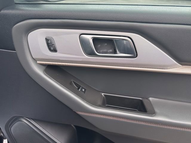 Certified 2025 Ford Explorer Active image 17