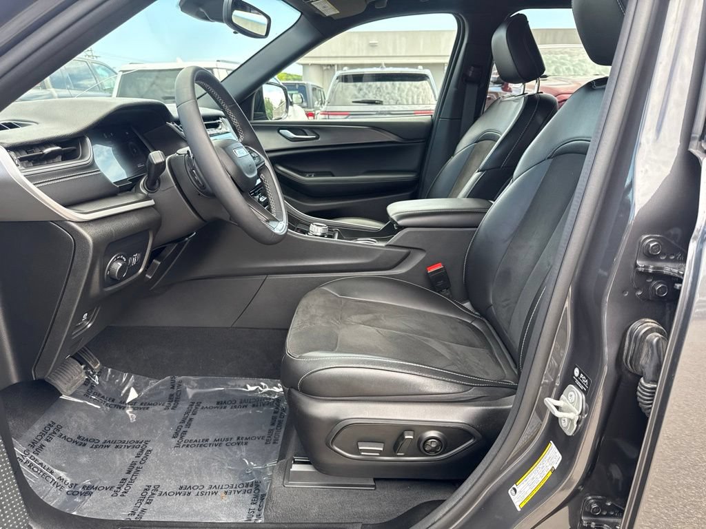 Certified 2024 Jeep Grand Cherokee Altitude AWD/4WD image 16