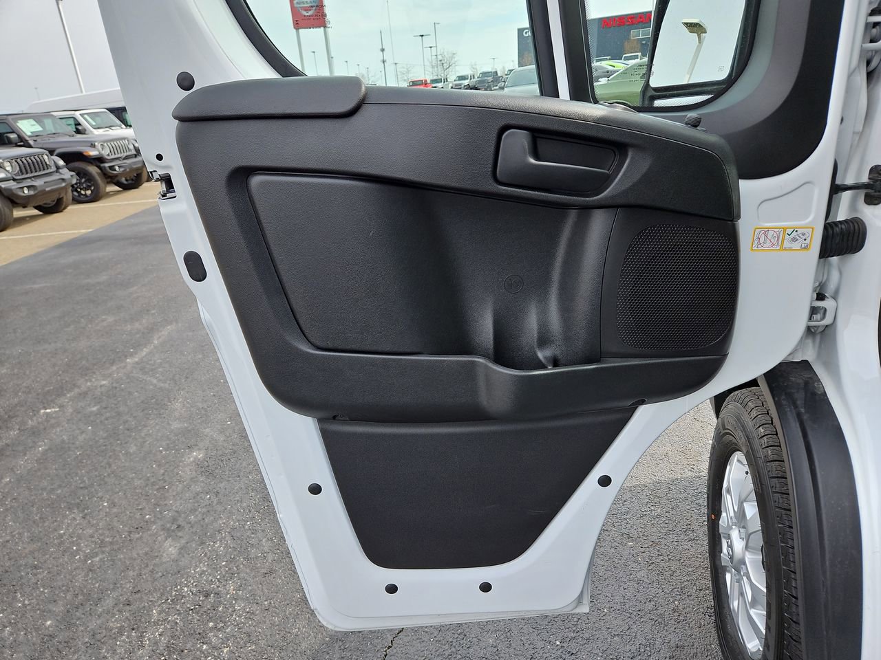 New 2025 RAM ProMaster 2500 w/ Quick Order Package 22G SLT image 13
