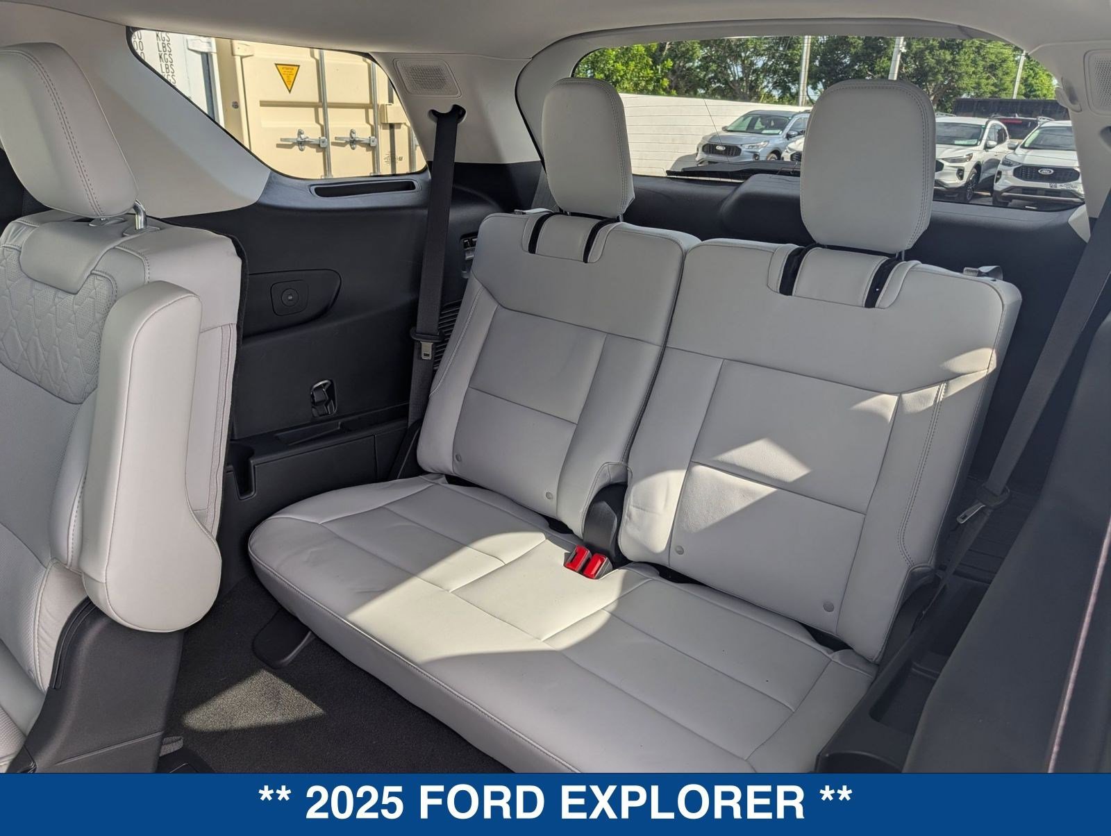 Used 2025 Ford Explorer Platinum w/ Ultimate Package AWD/4WD image 16