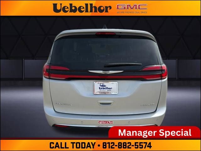 Used 2024 Chrysler Pacifica Limited FWD image 9