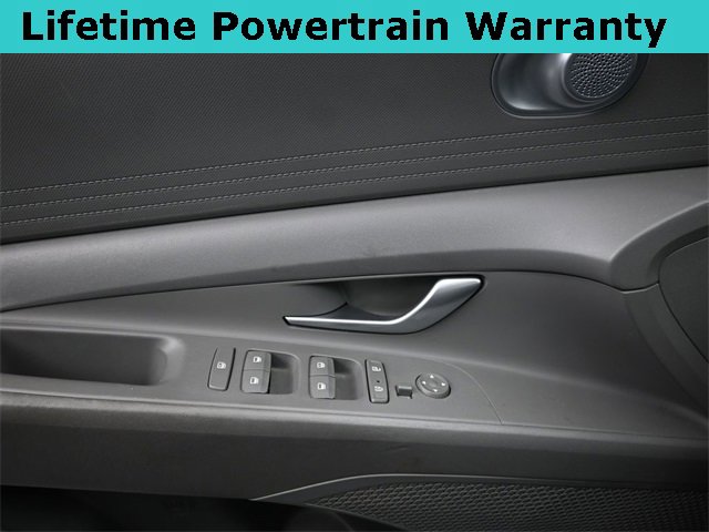 Used 2022 Hyundai Elantra SEL image 25