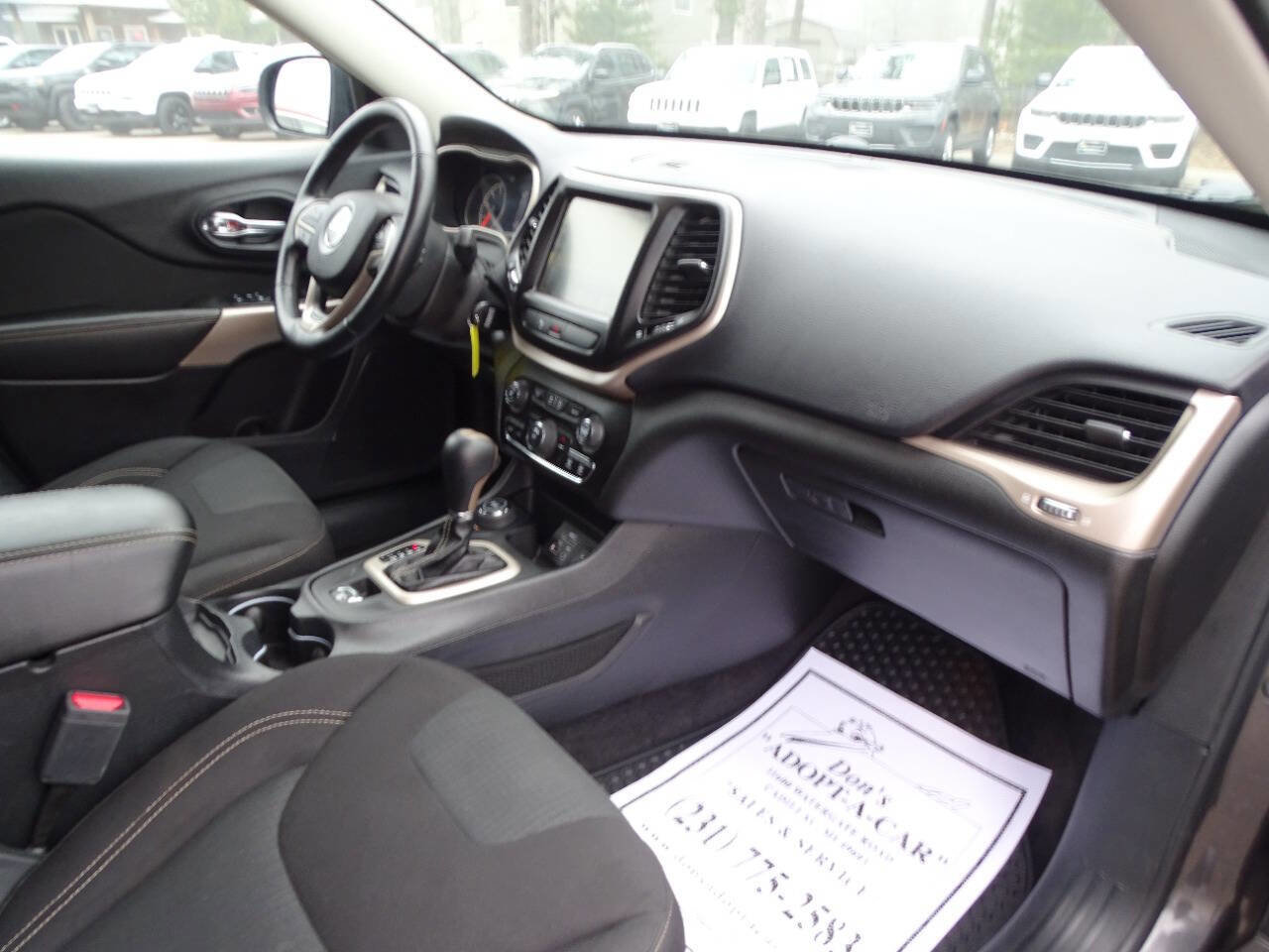 Used 2018 Jeep Cherokee Latitude w/ Quick Order Package 26T image 35