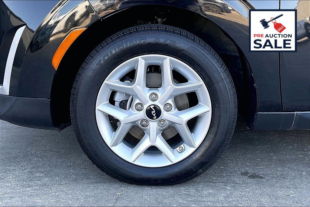 Used 2025 Kia Soul LX w/ LX Technology Package FWD image 8