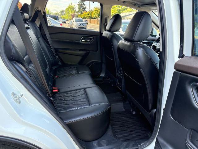 Certified 2022 Nissan Rogue Platinum w/ Head-Up Display Package image 28