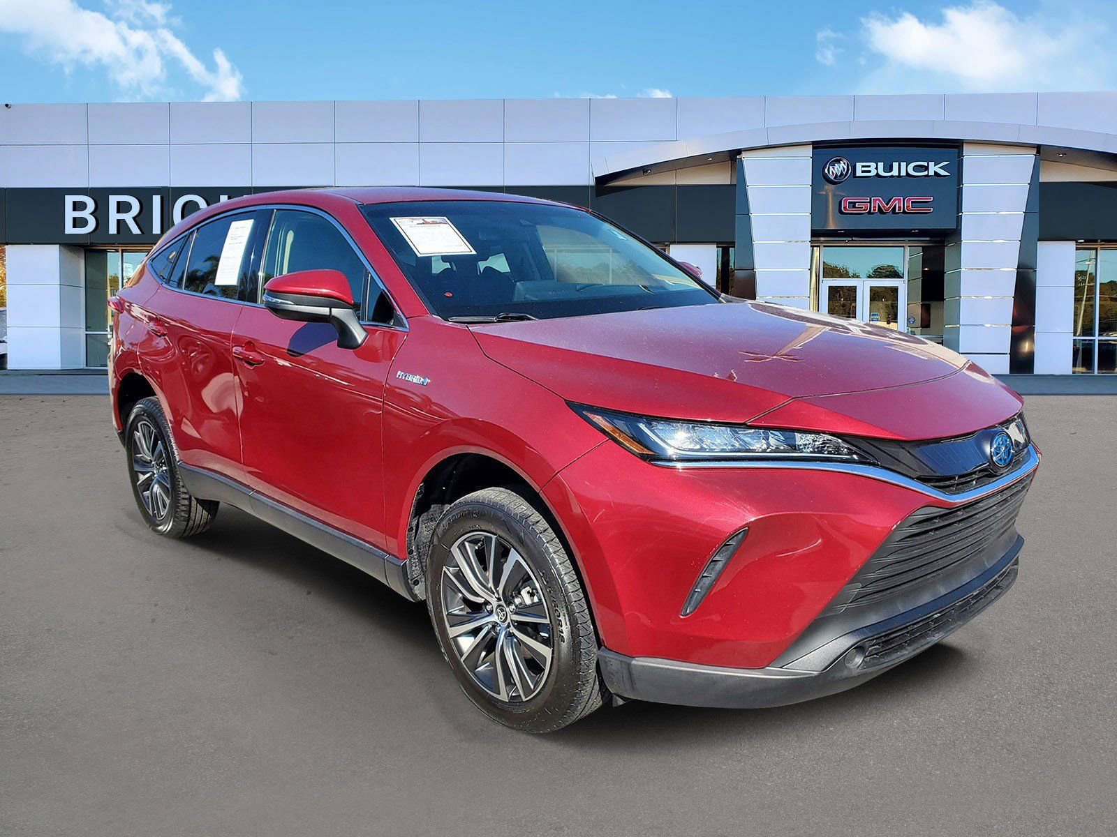 Used 2021 Toyota Venza LE image 2