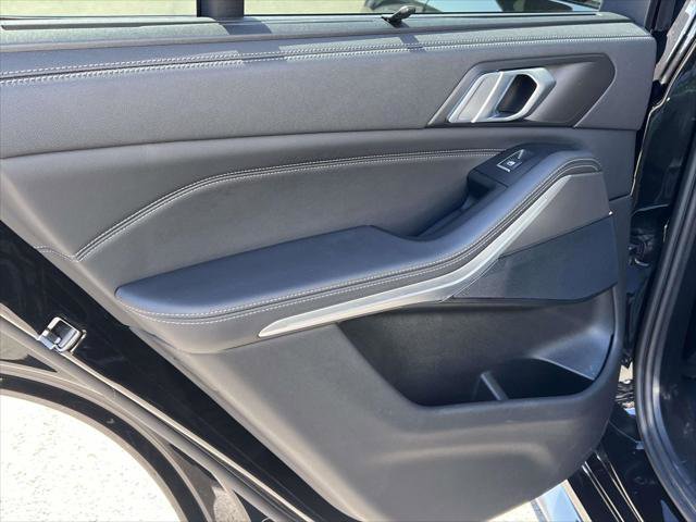 Used 2022 BMW X5 xDrive40i w/ Premium Essential Package image 15