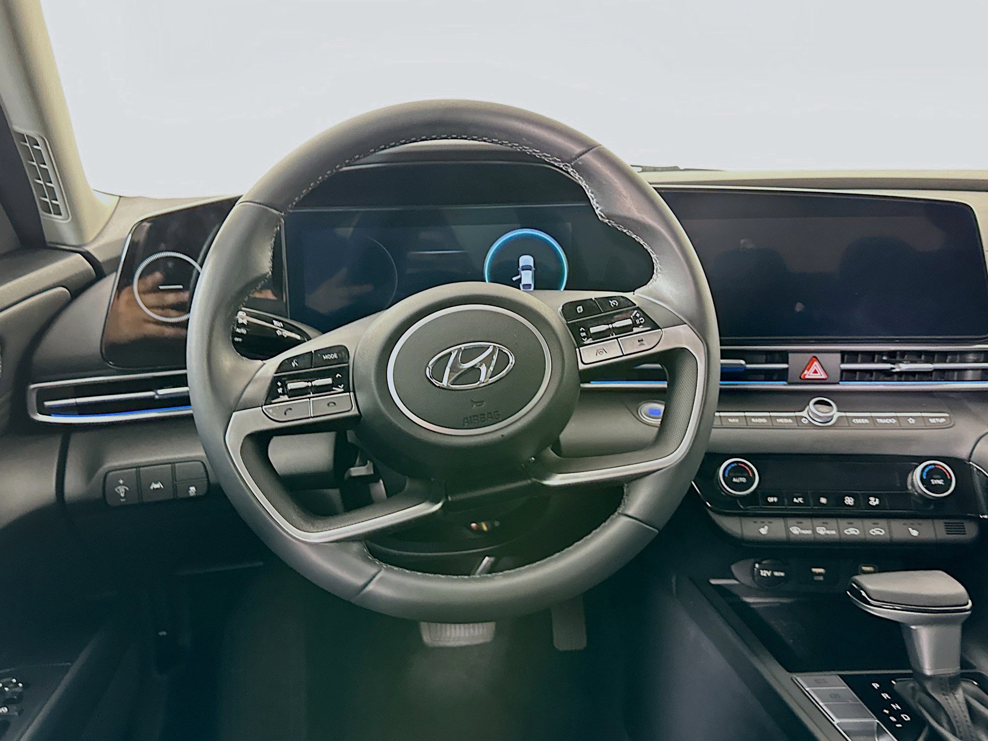 Used 2023 Hyundai Elantra Limited w/ Cargo Package image 18