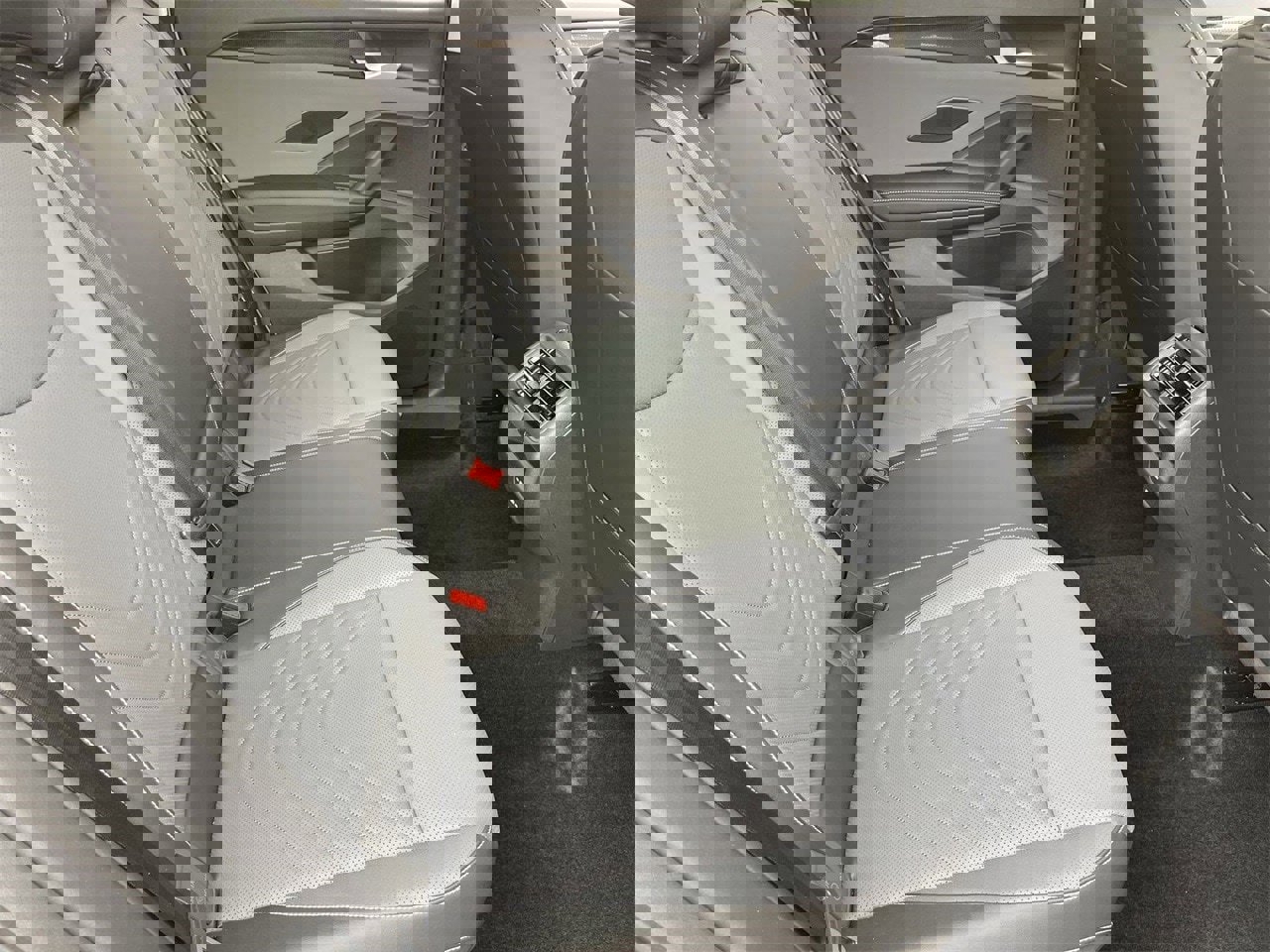 New 2026 Volkswagen Tiguan SE image 9