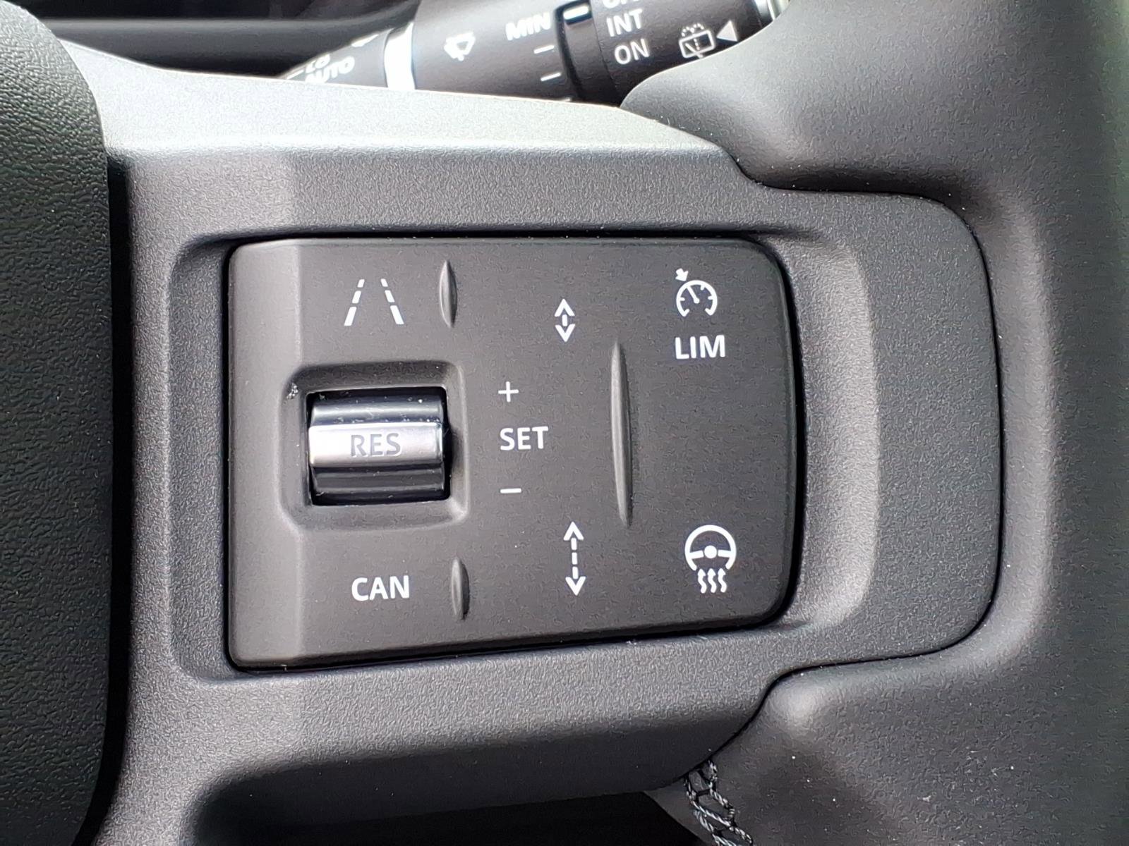 New 2026 Land Rover Defender 110 X-Dynamic SE AWD/4WD image 15