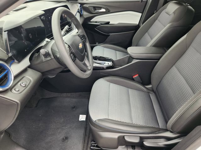 Used 2025 Chevrolet Trax LT FWD image 13