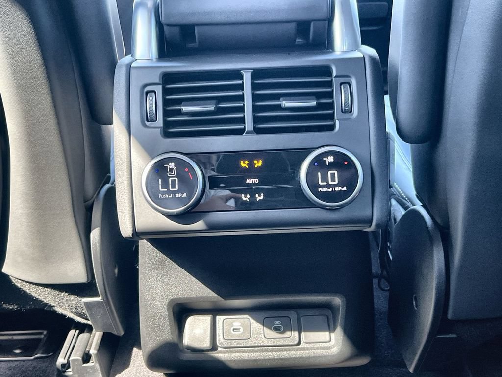 Certified 2025 Land Rover Discovery Metropolitan Edition AWD/4WD image 16