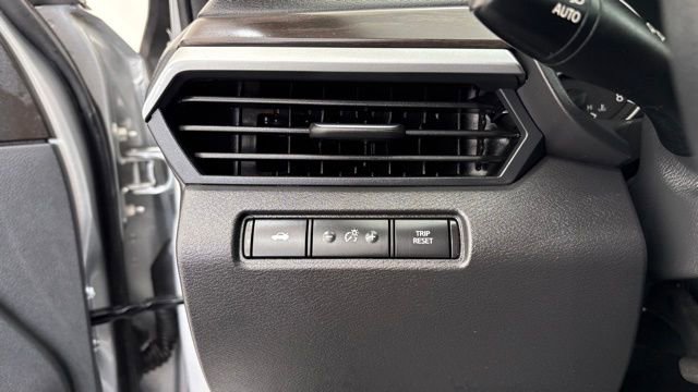 Used 2025 Nissan Altima 2.5 SV FWD image 31