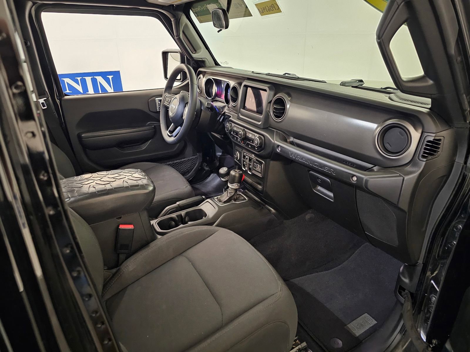 Used 2023 Jeep Wrangler Unlimited Sport AWD/4WD image 25