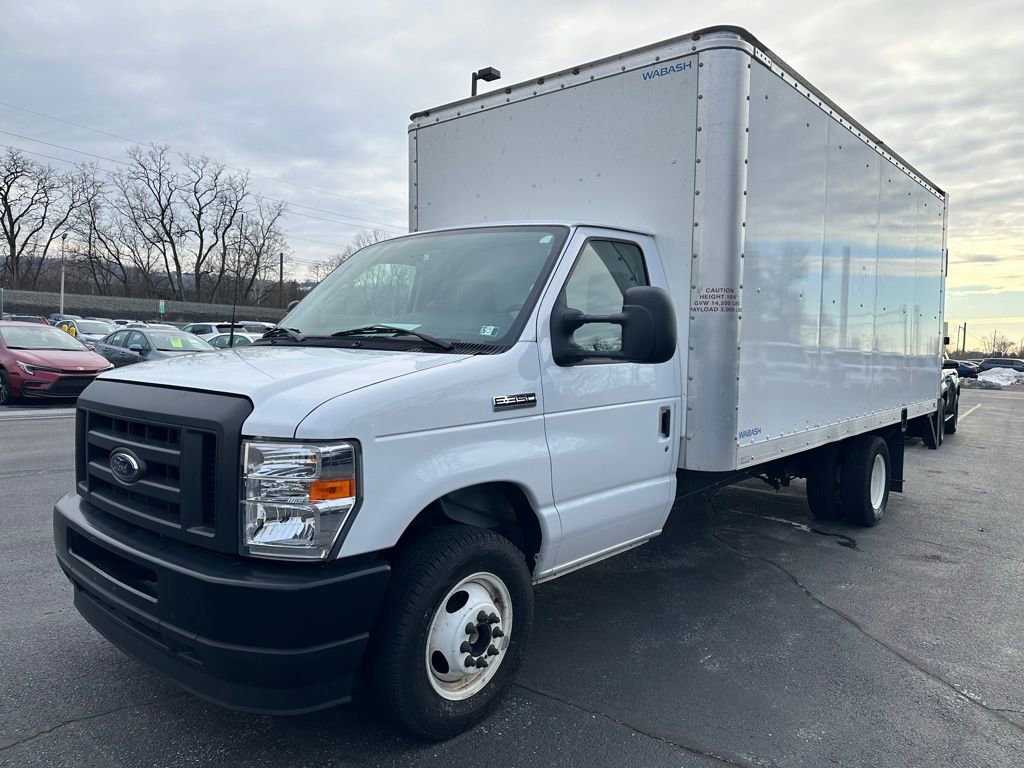 Used 2024 Ford E-350 and Econoline 350 Super Duty image 3