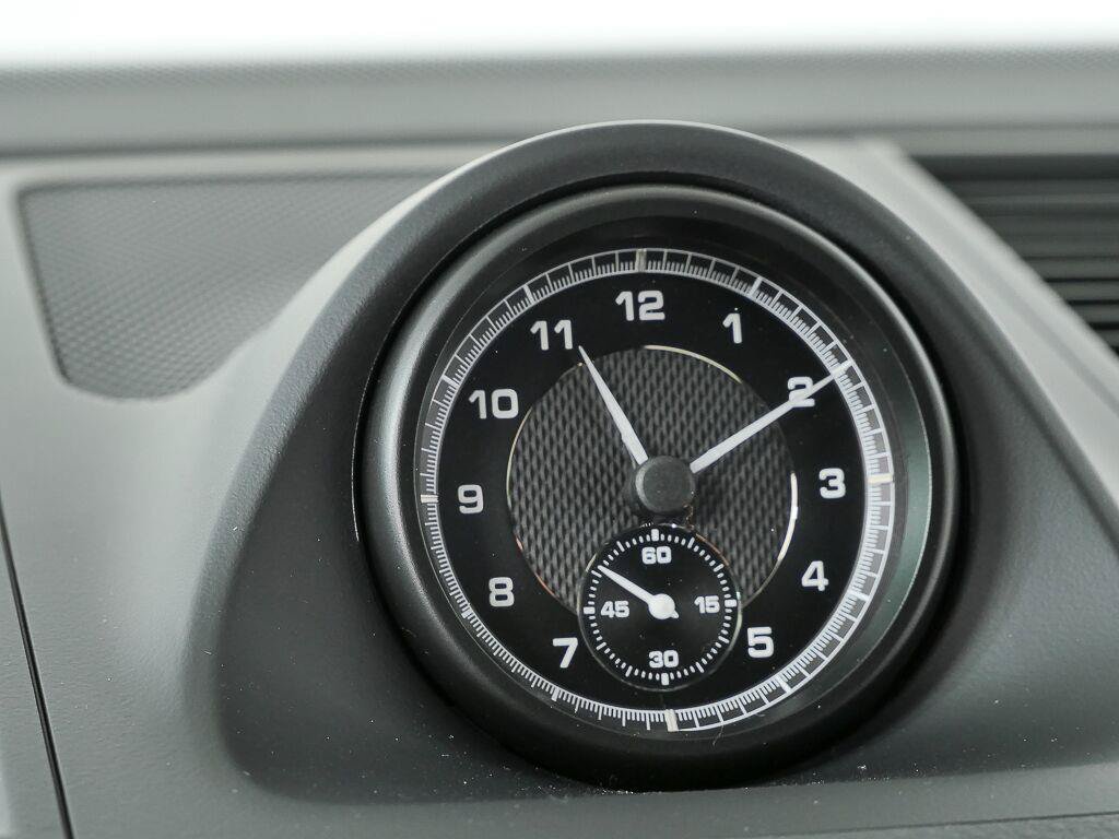 Certified 2026 Porsche Macan Turbo AWD/4WD image 16