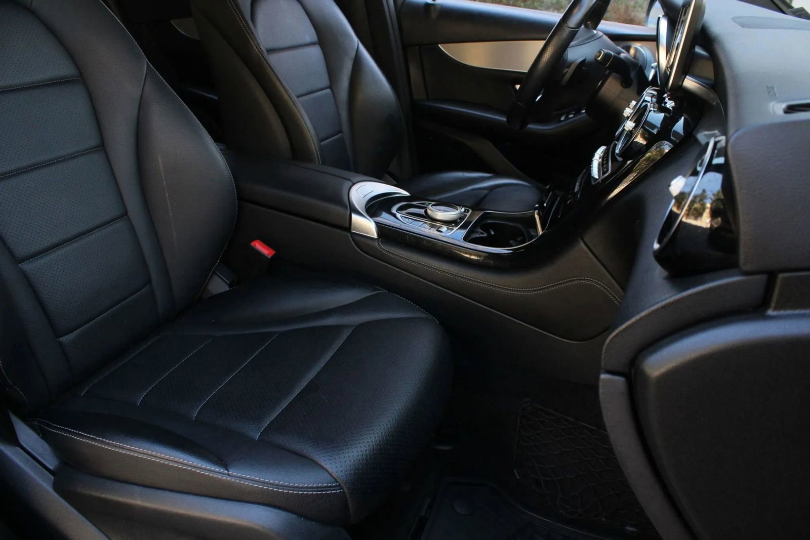 Used 2017 Mercedes-Benz GLC 300 4MATIC w/ Premium 1 Package image 29