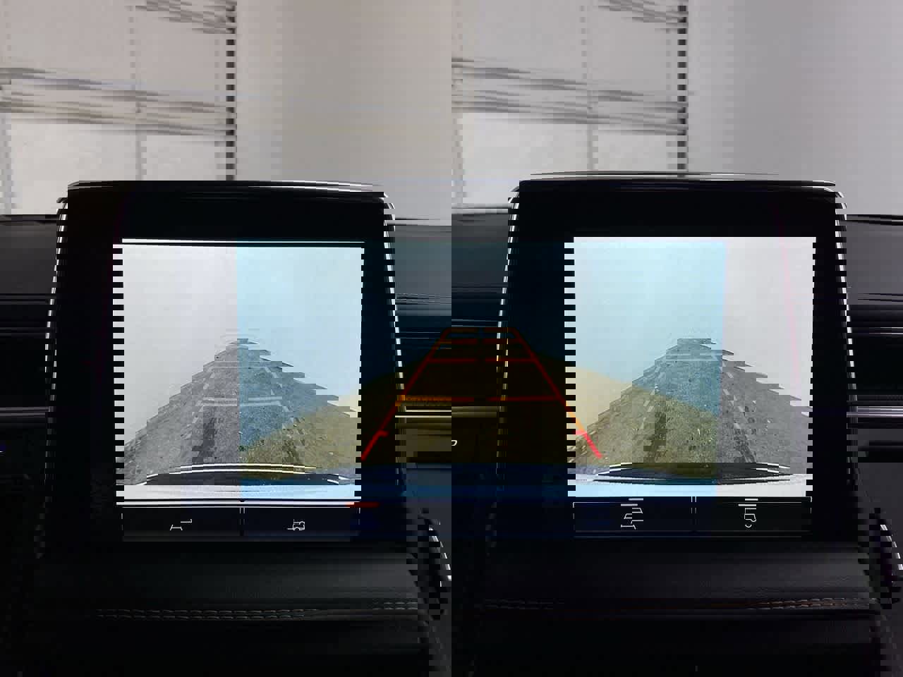 Used 2022 GMC Yukon AT4 image 24