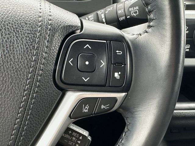 Used 2018 Toyota Highlander SE FWD image 28