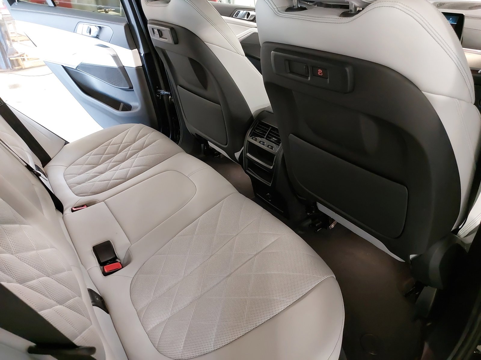 Used 2023 BMW X5 sDrive40i w/ Premium Package image 11