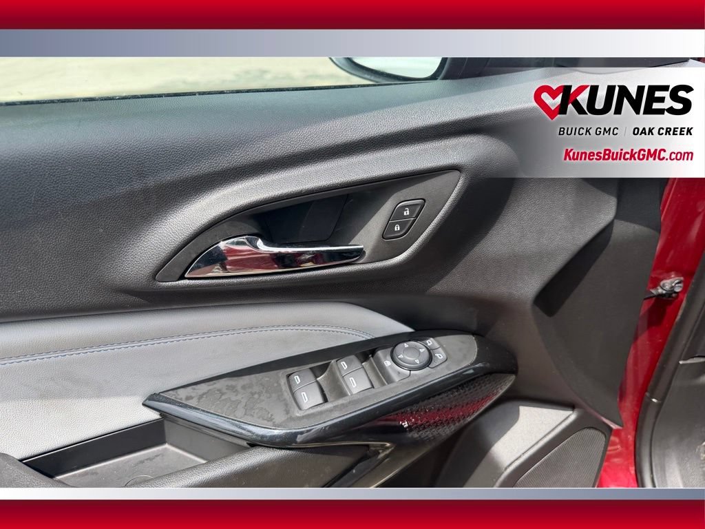 Used 2025 Chevrolet Trax LT FWD image 8