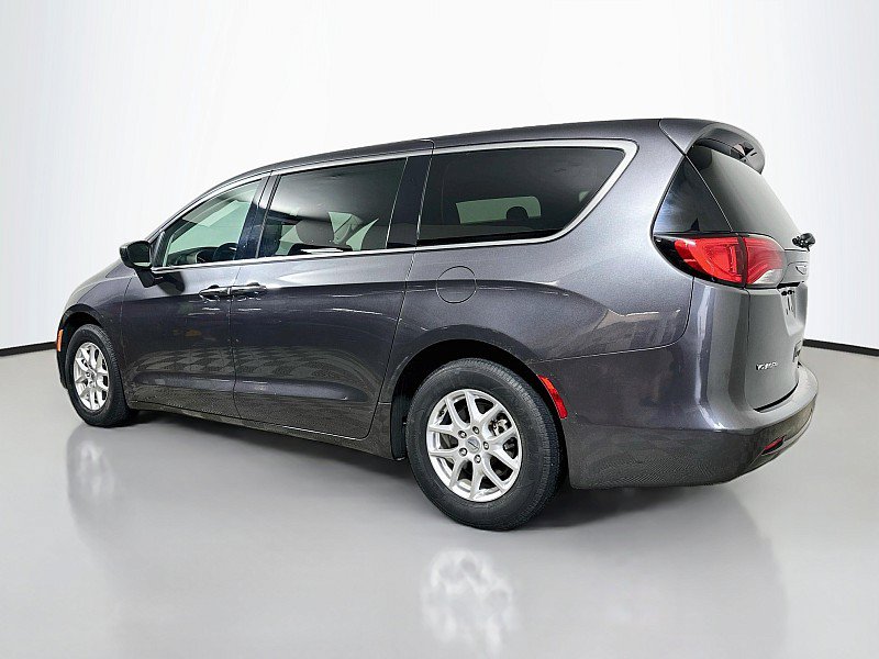 Used 2023 Chrysler Voyager LX FWD image 5