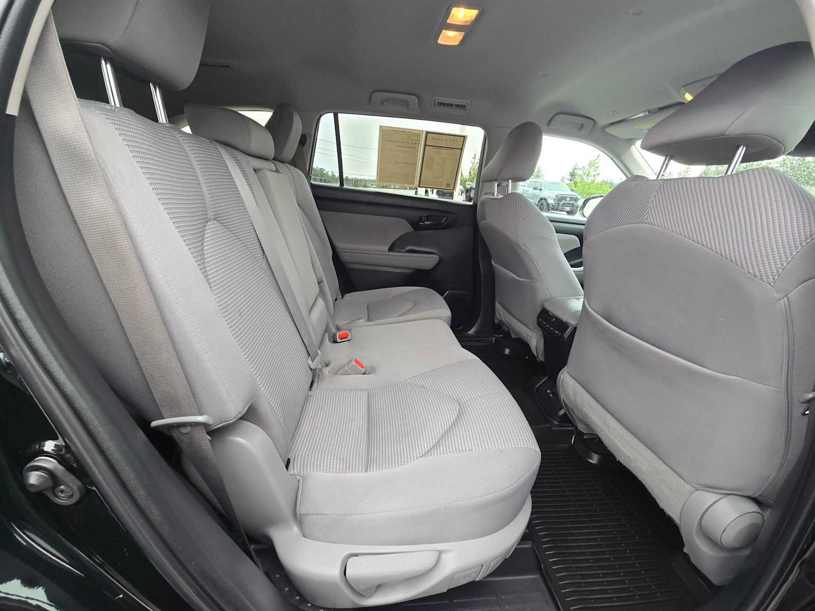 Used 2023 Toyota Highlander LE AWD/4WD image 12