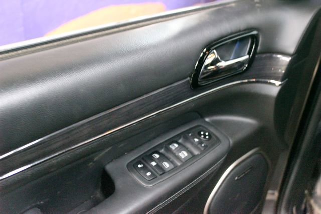 Used 2019 Jeep Grand Cherokee Overland w/ Jeep Active Safety Group AWD/4WD image 16