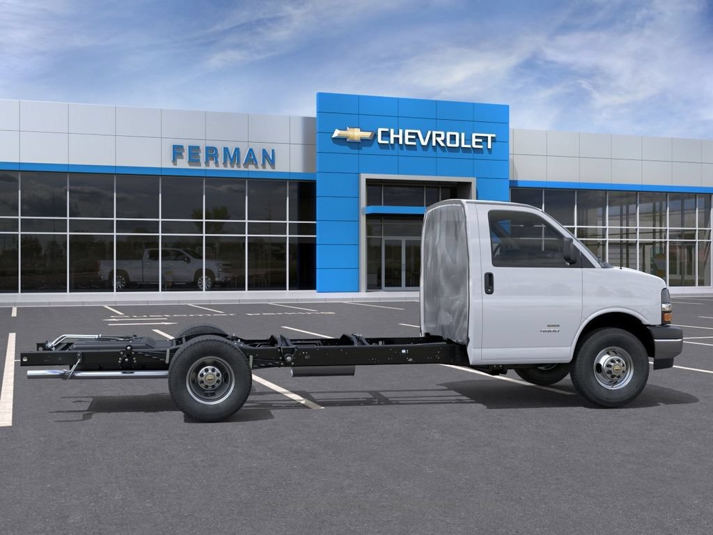 New 2026 Chevrolet Express 4500 w/ Power Convenience Package RWD image 6
