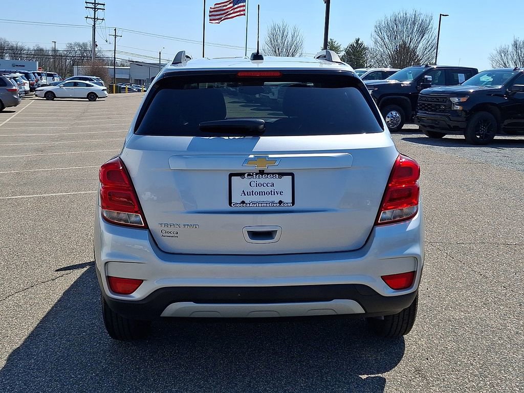 Used 2022 Chevrolet Trax LT w/ LT Convenience Package image 8