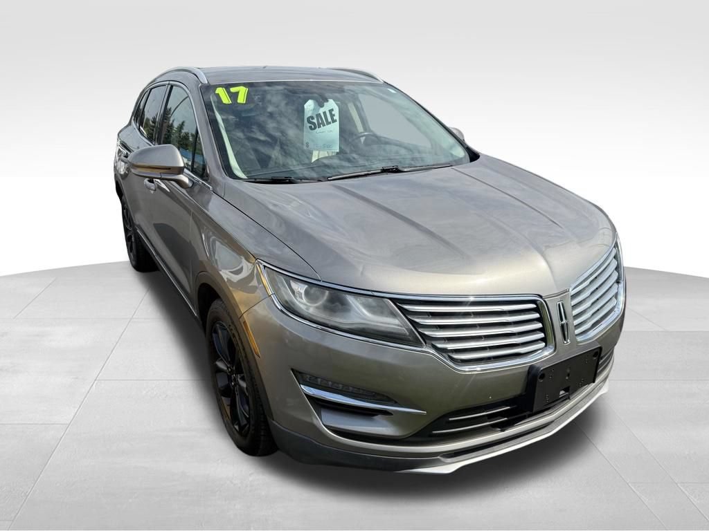 Used 2017 Lincoln MKC Select w/ Select Plus Package AWD/4WD image 3