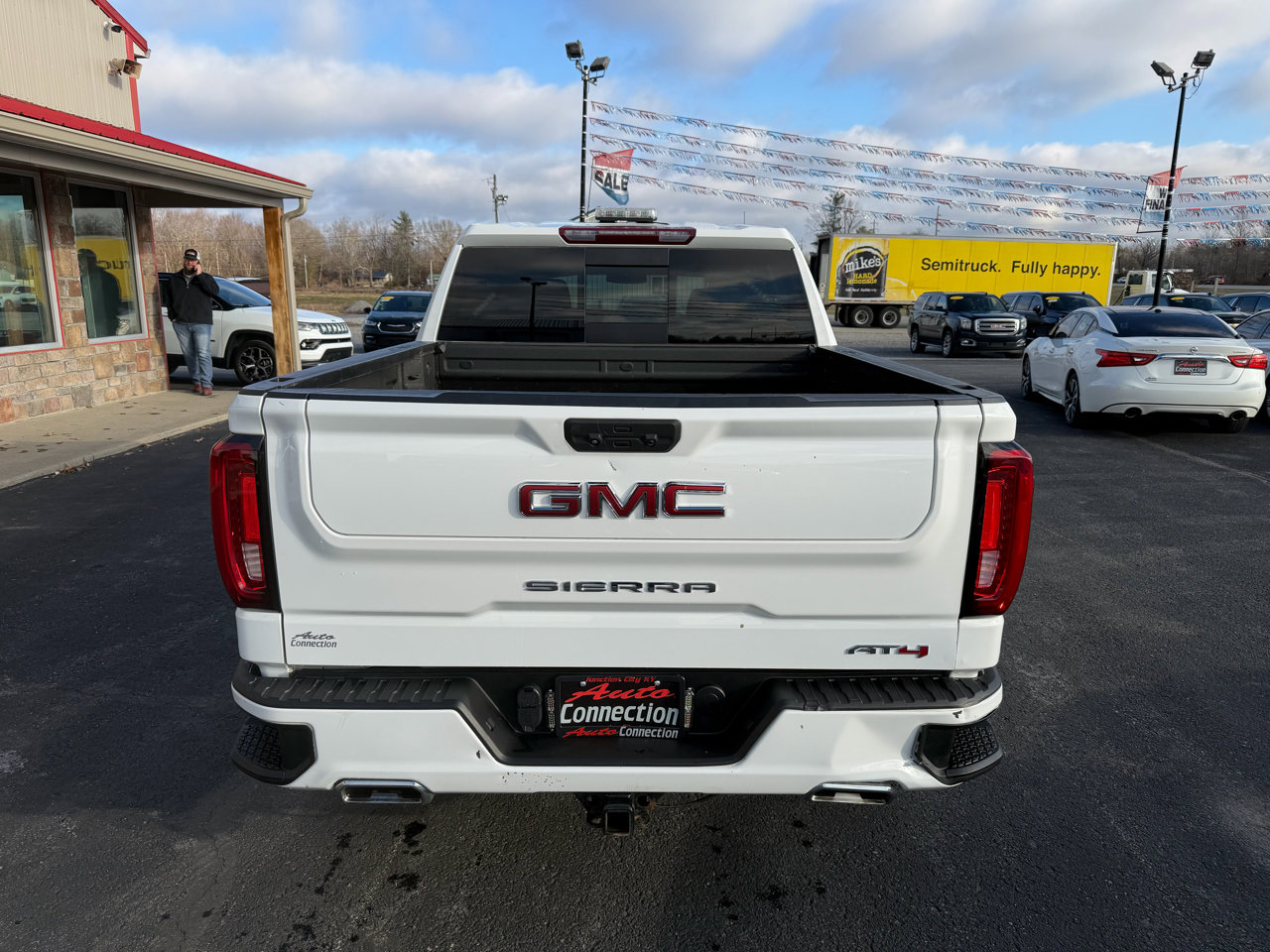 Used 2022 GMC Sierra 1500 AT4 w/ AT4 Preferred Package image 5