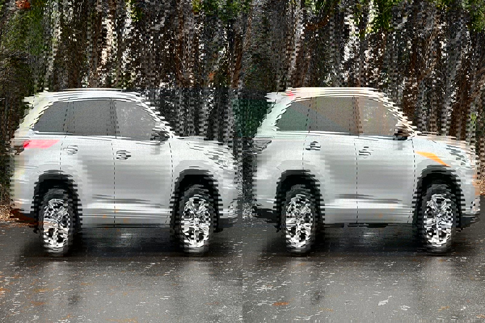 Used 2014 Toyota Highlander Limited image 3