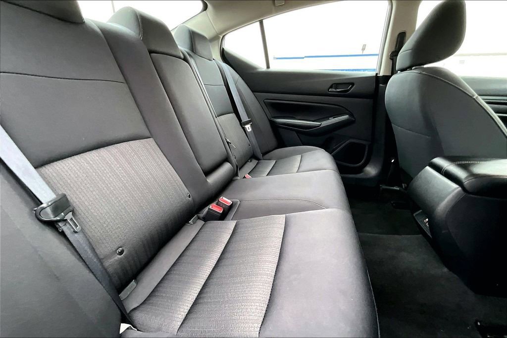 Used 2024 Nissan Altima 2.5 SV FWD image 25