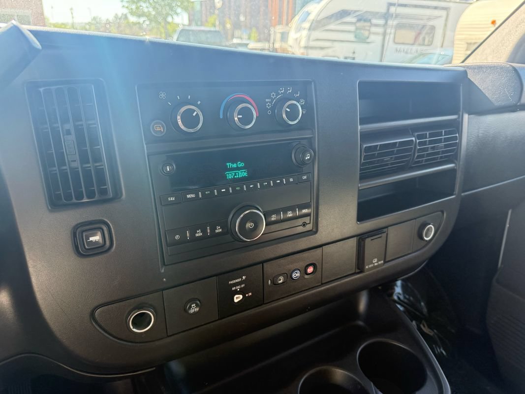 Used 2015 GMC Savana 2500 LT w/ LT Preferred Equipment Group RWD image 17