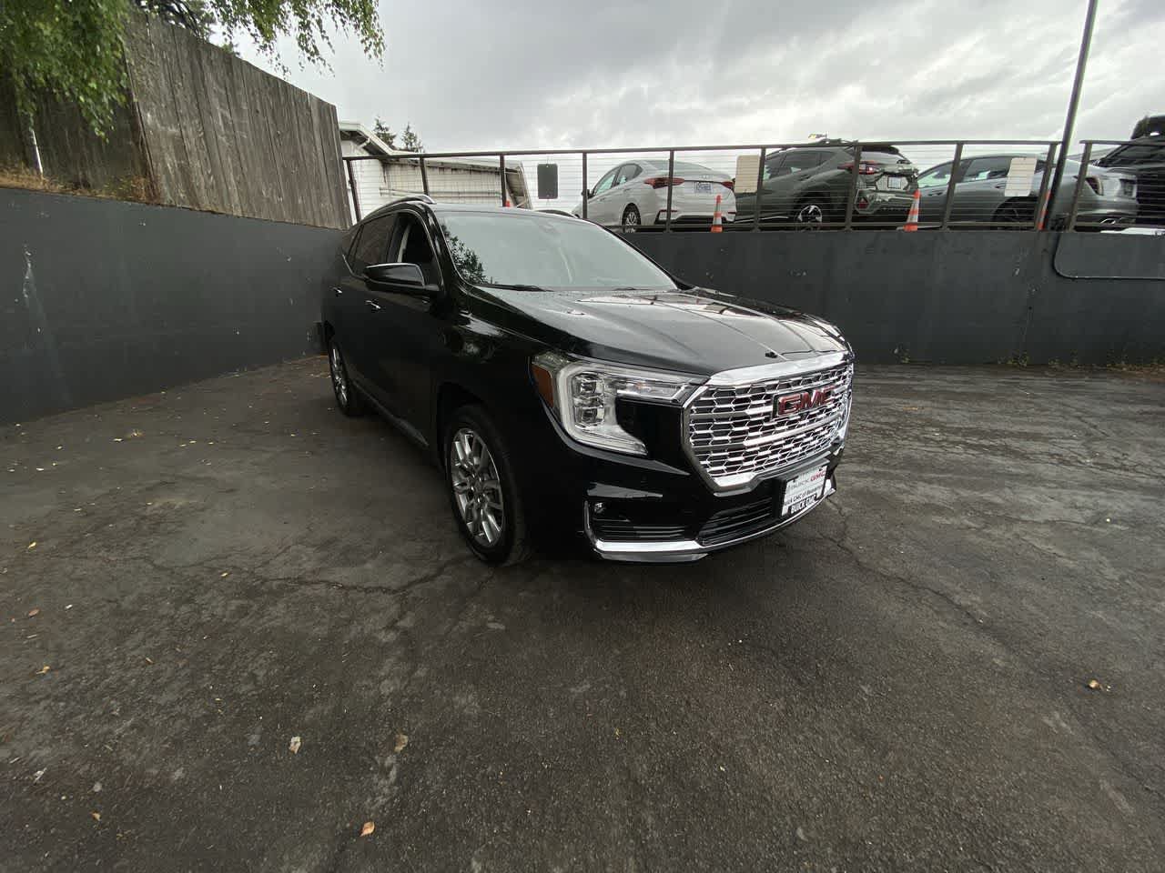 Used 2022 GMC Terrain Denali w/ Denali Premium Package AWD/4WD image 8