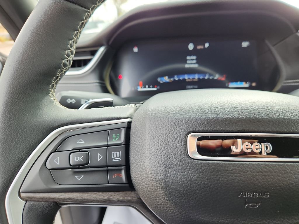 Used 2024 Jeep Grand Cherokee L Limited image 20