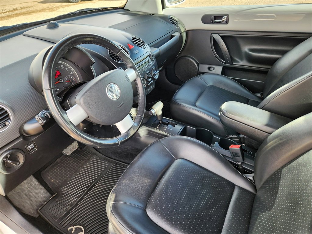 Used 2009 Volkswagen Beetle S image 7