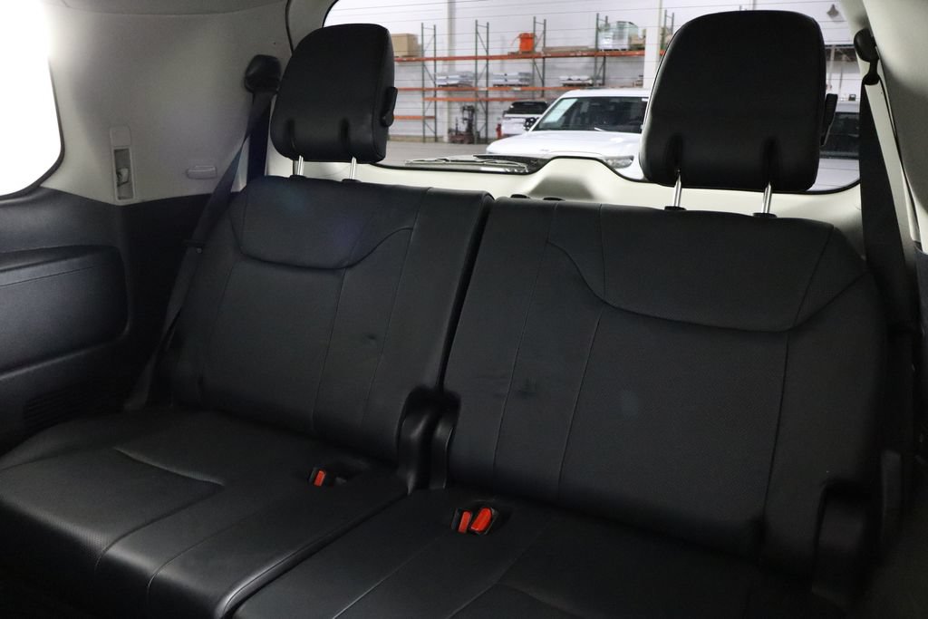 Used 2016 Lexus LX 570 4WD w/ Luxury Package image 19