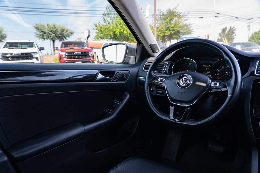 Used 2015 Volkswagen Jetta TDI SEL FWD image 11