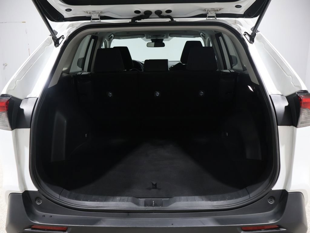 Used 2024 Toyota RAV4 LE image 4