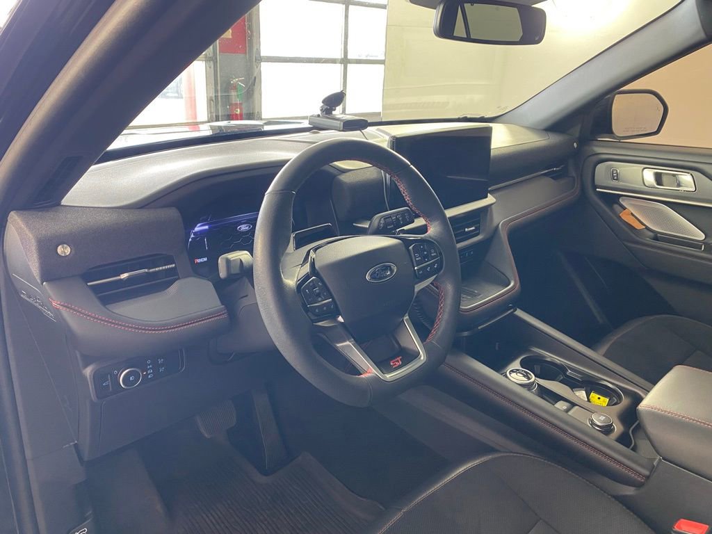 Used 2025 Ford Explorer ST image 12