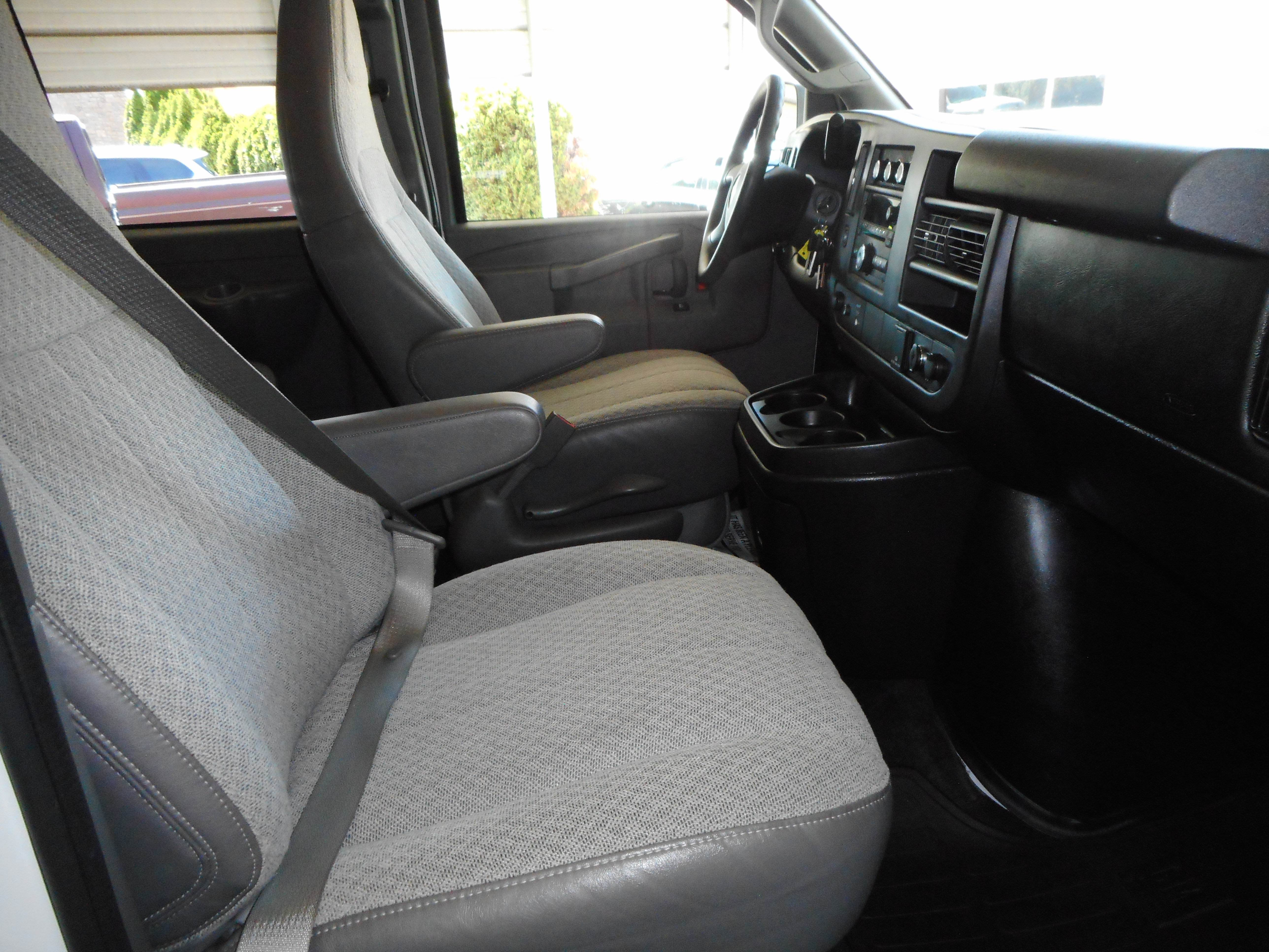 Used 2016 Chevrolet Express 3500 LT w/ LT Preferred Equipment Group RWD image 28