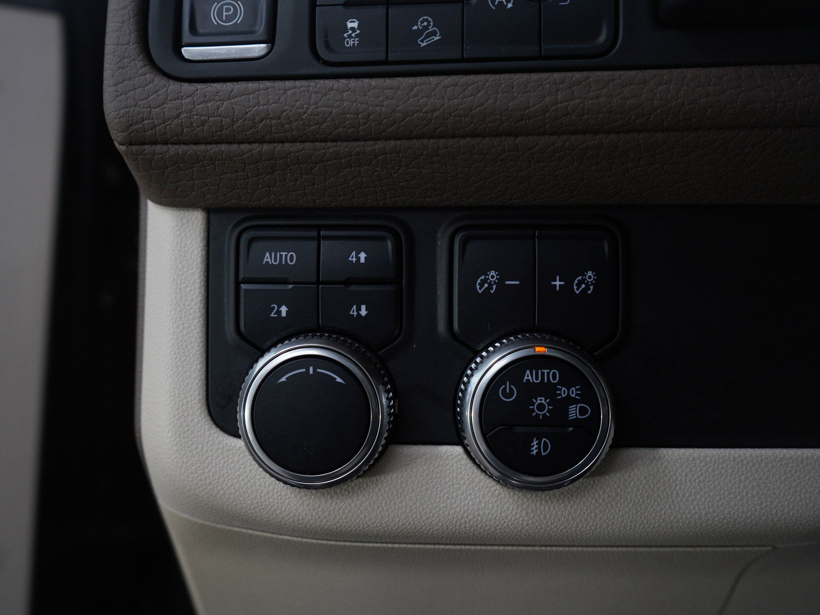 Used 2021 GMC Yukon Denali w/ Denali Premium Package image 28