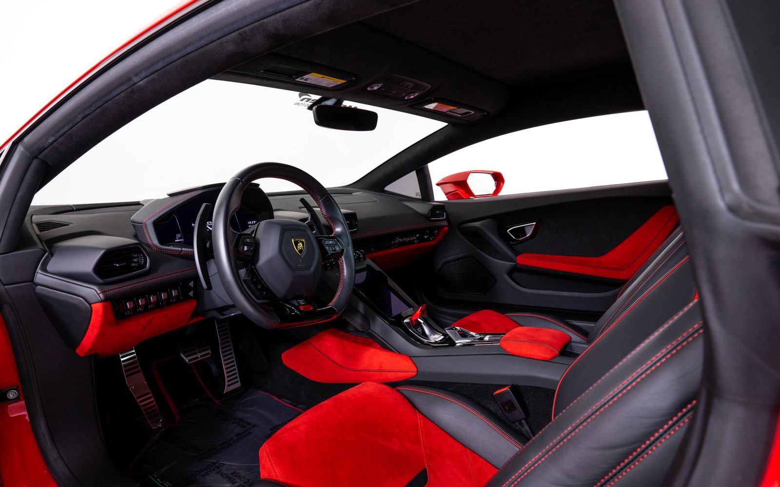 Used 2021 Lamborghini Huracan EVO RWD image 18